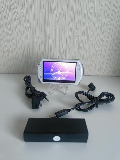 PSP Go, Pearl White (custom firmware), Games en Spelcomputers, Spelcomputers | Sony PSP, Zo goed als nieuw, PSP Go, Wit, Ophalen of Verzenden