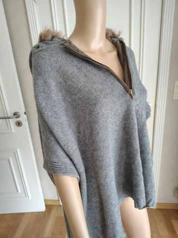 poncho  van massimo dutti   beschikbaar voor biedingen