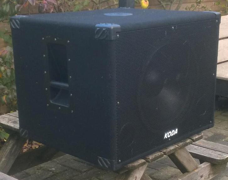 Luidsprekers sub 300 - 600 Watt 15 inch, 2 stuks, Audio, Tv en Foto, Luidsprekerboxen, Zo goed als nieuw, Subwoofer, 120 watt of meer