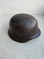 Wo2 Duitse helm met resten binnenwerk, Verzamelen, Ophalen of Verzenden
