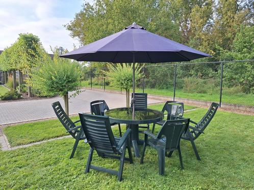 Tuinset met parasol, Tuin en Terras, Tuinsets en Loungesets, Gebruikt, Tuinset, Kunststof, 7 zitplaatsen, Eettafel, Stoel, Ophalen