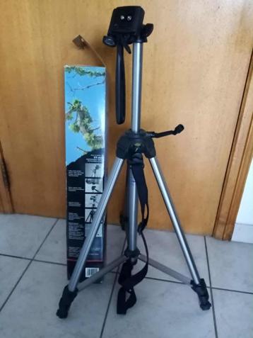 Statieven voor foto/video beschikbaar voor biedingen