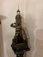 Beeld matroos met vuurtorenop marmeren sokkel, Enlèvement