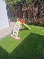 Toboggan et petite maisonnette