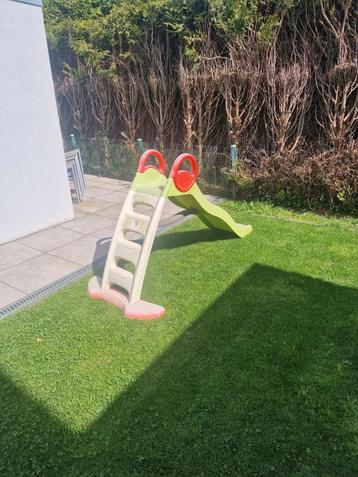 Toboggan et petite maisonnette  beschikbaar voor biedingen