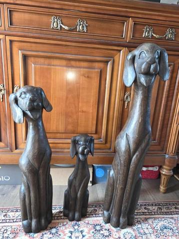 Te koop: Set van 3 houten hondensculpturen – €60

 beschikbaar voor biedingen