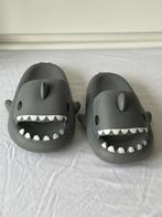 Slippers Shark Slides grijs maat 38/39 ZO GOED ALS NIEUW, Ophalen, Gebruikt, SHARK SLIDES, Jongen of Meisje