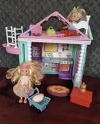Speelhuisje keuken met lift, stapelbed & popjes € 10, Ophalen of Verzenden, Zo goed als nieuw