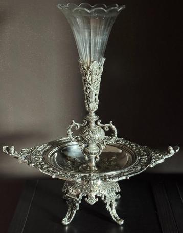 Zeldzame zilveren bronzen vaas uit het begin van de 19e eeuw beschikbaar voor biedingen