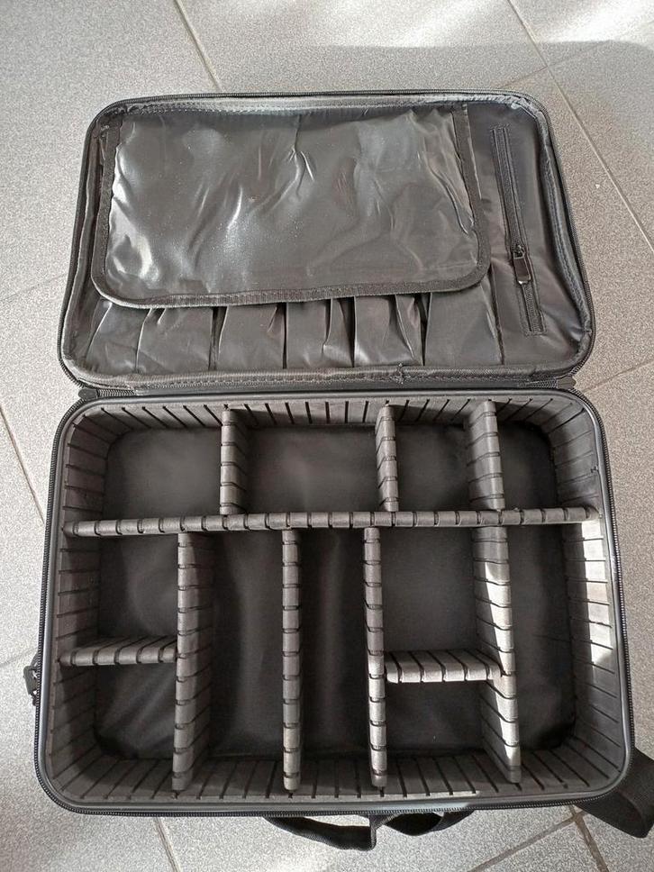 Tas voor nagelspullen/kappersgerief 6mnd gebruikt NP 55 euro, Bijoux, Sacs & Beauté, Beauté | Cosmétiques & Maquillage, Enlèvement ou Envoi