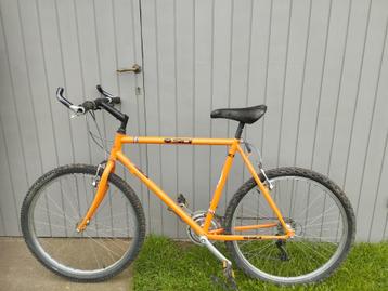 Oranje mountainbike fiets 