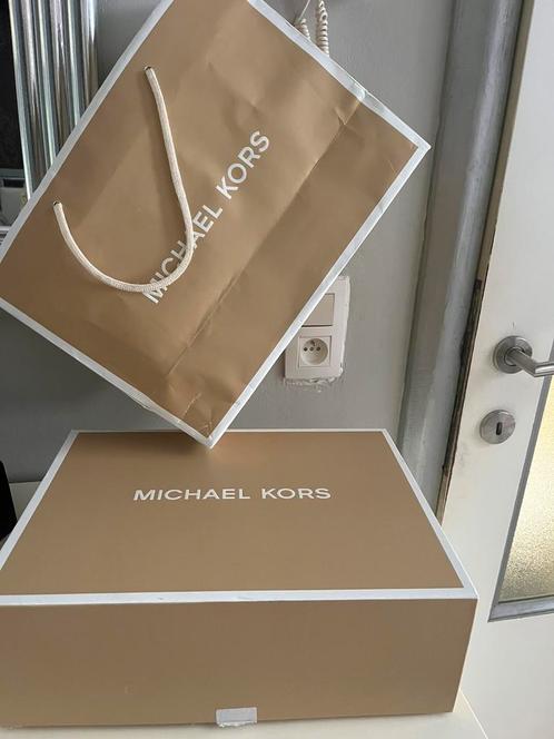 Lots boîte & sac Michael Kors pour rangement, Handtassen en Accessoires, Uiterlijk | Cosmetica en Make-up, Zo goed als nieuw, Ophalen of Verzenden