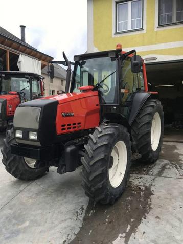 VALTRA 6550 Hitech 2 rood beschikbaar voor biedingen