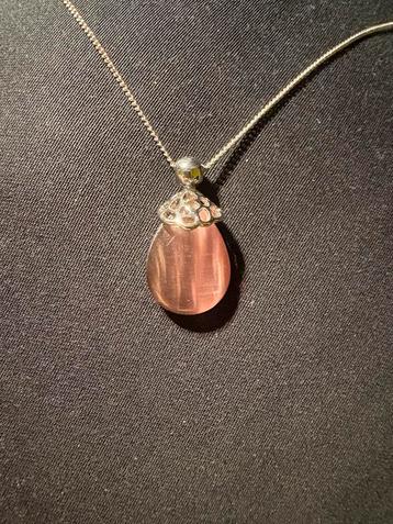 Paars/Zilveren ketting. beschikbaar voor biedingen