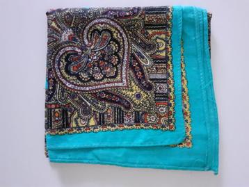 katoenen shawl, Oosters motief met blauwe rand