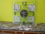 horloge avec cadres L 30 cm H 30 cm, Huis en Inrichting, Woonaccessoires | Klokken, Ophalen, Zo goed als nieuw