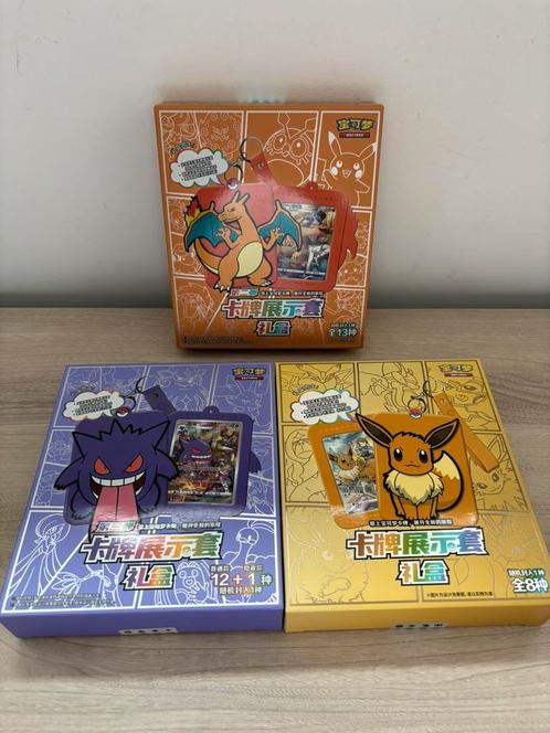 Gift Box Display Set Bundle Charizard / Eevee / Gengar CHINA, Hobby en Vrije tijd, Verzamelkaartspellen | Pokémon, Zo goed als nieuw