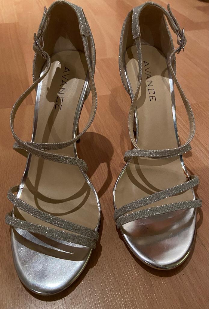 Talon argenté Avance taille 39, Kleding | Dames, Schoenen, Ophalen, Avance, Zo goed als nieuw, Schoenen met hoge hakken