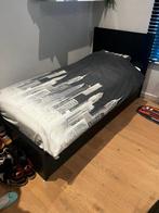 Zwart bed met matras erbij van Ikea, 100 cm, Eenpersoons, Modern, strak, Zo goed als nieuw