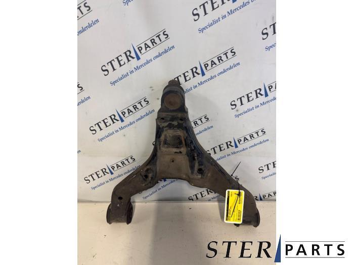 Draagarm links-voor van een Mercedes Sprinter, Auto-onderdelen, Ophanging en Onderstel, Mercedes-Benz, Gebruikt, 3 maanden garantie