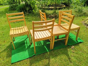 Eetkamer stoelen beschikbaar voor biedingen