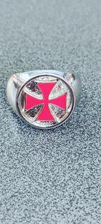 Metalen Tempeliersring verchroomd zilver metaal rood kruis, Ophalen of Verzenden