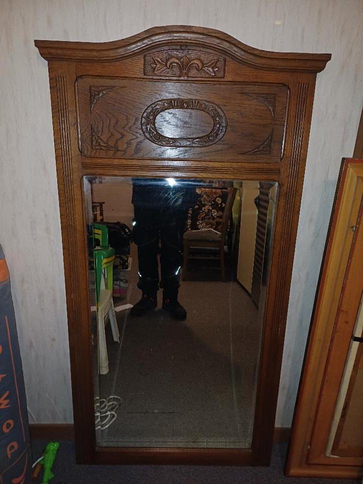 grote spiegel met mooi houtwerk, Antiek en Kunst, Antiek | Spiegels, 50 tot 100 cm, 100 tot 150 cm, Rechthoekig, Ophalen