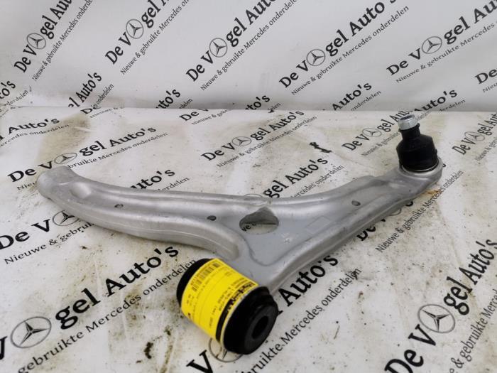 Draagarm links-voor van een Mercedes B-Klasse, Auto-onderdelen, Ophanging en Onderstel, Mercedes-Benz, Gebruikt, 3 maanden garantie