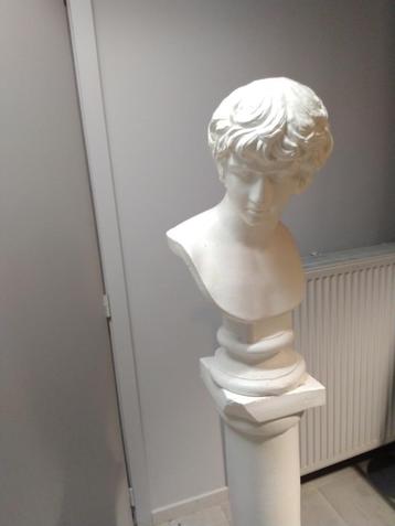 David borstbeeld op zuil, Enlèvement