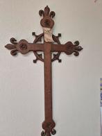houtgesneden kruis , bruin hout., Antiek en Kunst, Antiek | Religieuze voorwerpen, Ophalen of Verzenden
