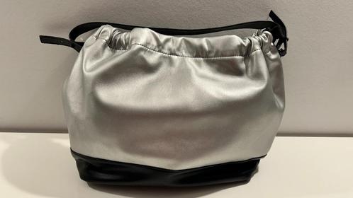Fri+yay zilveren handtas / rugzak, Handtassen en Accessoires, Tassen | Damestassen, Nieuw, Handtas, Overige kleuren, Ophalen of Verzenden