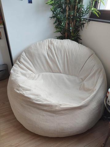Pouf beschikbaar voor biedingen