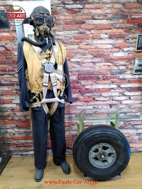 WW2 RAF Supermarine Spitfire Main Wheel side table, Verzamelen, Militaria | Tweede Wereldoorlog, Ophalen of Verzenden