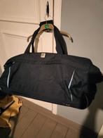 Sac de sport foot carlton en très bon état, Bijoux, Sacs & Beauté, Sacs | Sacs de voyage & Petits Sacs de voyage, Comme neuf, Enlèvement