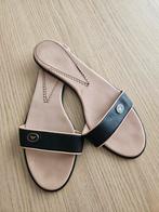 Emporio Armani teenslipper, Kleding | Dames, Schoenen, Ophalen of Verzenden, Zo goed als nieuw