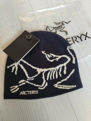 Arcteryx muts navy crème  beschikbaar voor biedingen