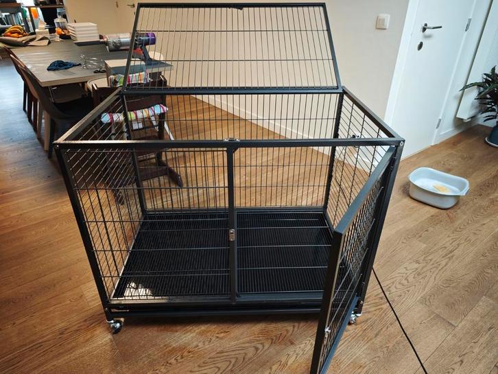 Zeer degelijke XL bench op wielen, Dieren en Toebehoren, Hondenbenches, Zo goed als nieuw, Ophalen
