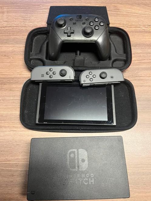 Nintendo Switch + Pro Controller, Games en Spelcomputers, Spelcomputers | Nintendo Switch, Gebruikt, Ophalen