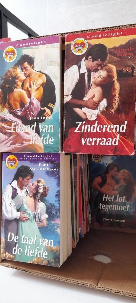 candlelight en harlequin, Boeken, Romans, Gelezen, Ophalen of Verzenden