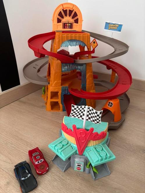 CARS DISNEY PIXAR - PISTE COURSE À RADIATOR SPRINGS, Kinderen en Baby's, Speelgoed | Racebanen, Nieuw, Racebaan, Handmatig, Ophalen