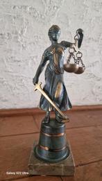 beeldje vrouwe justitia, Ophalen