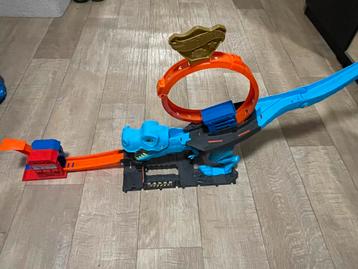 Hot Wheels L’Attaque du T-Rex avec 1 Voiture beschikbaar voor biedingen