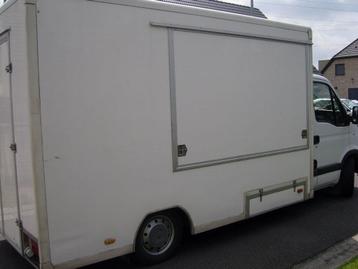 mobiele frituur , foodtruck te koop beschikbaar voor biedingen