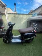 GTS Toscana scooter te koop–25 km/u–Donkerblauw mat+2 helmen, Fietsen en Brommers, Ophalen, Zo goed als nieuw