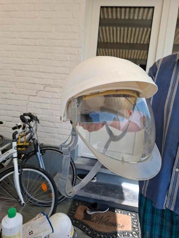 Casque de sécurité beschikbaar voor biedingen