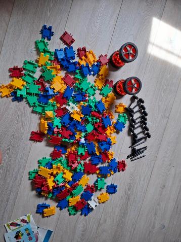 Grote set clics: 180 blokken plus accessoires  beschikbaar voor biedingen