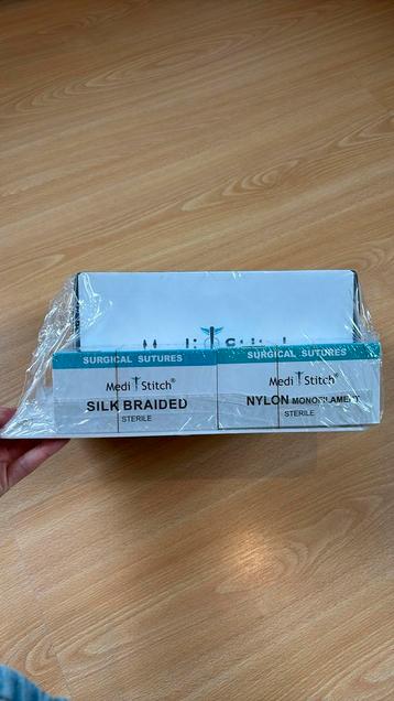 Medistitch hechtset + draden beschikbaar voor biedingen