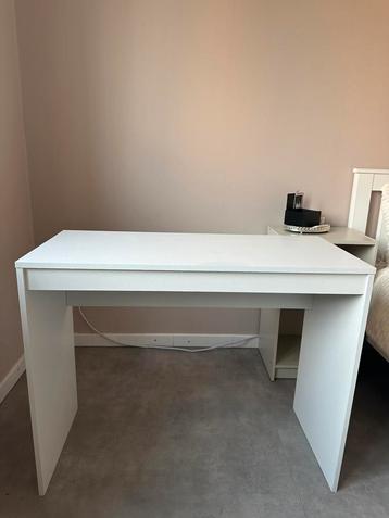 Bureau/ makeup tafel beschikbaar voor biedingen