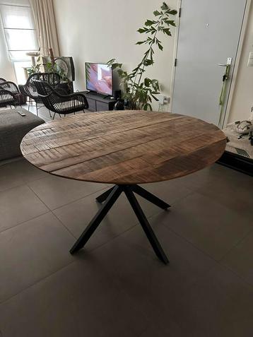 Eettafel beschikbaar voor biedingen