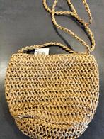 klein schoudertasje, Enlèvement